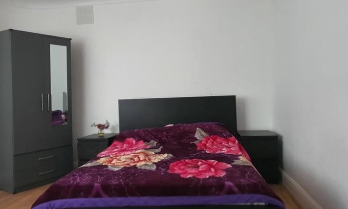 Gipsy Hill Apartamento | Spacious Standard Double Room Shared - Garden View