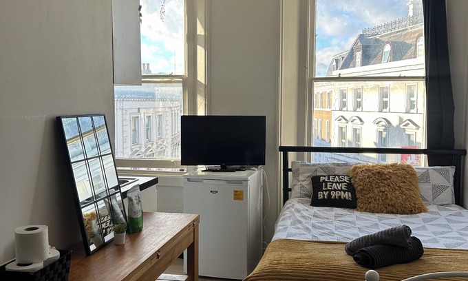 Dalston Apartamento | Spacious Studio Flat in Dalston near Shoreditch. Pet-friendly!