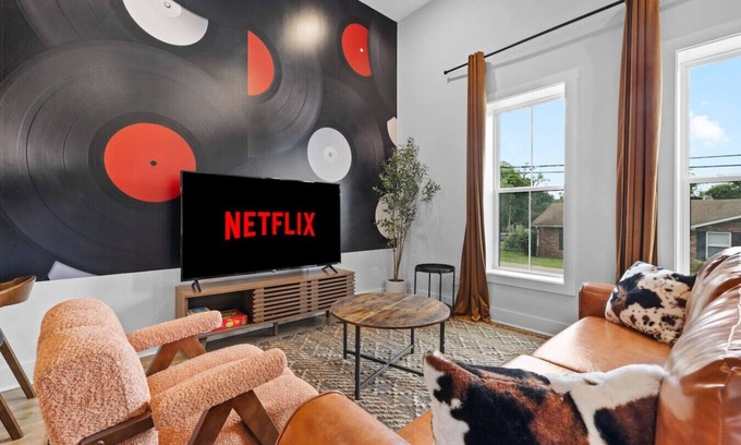Talbot's Corner Casa | Spacious Studio for 4 w/ Full Kitchen Near Nash DT