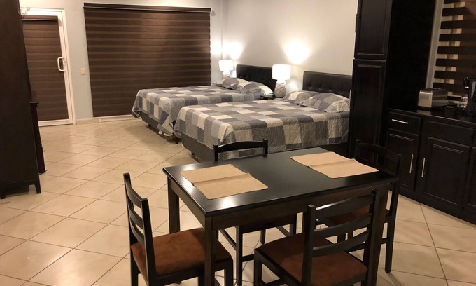 San Pedro Sula Apartamento | Amplio apartamento tipo estudio. Edificio seguro y tranquilo con garaje en las instalaciones.
