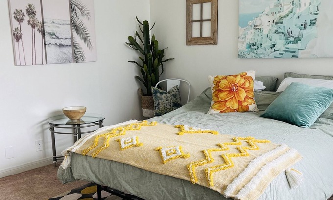 Gardena Apartamento | Spacious Studio in the heart of Gardena.
