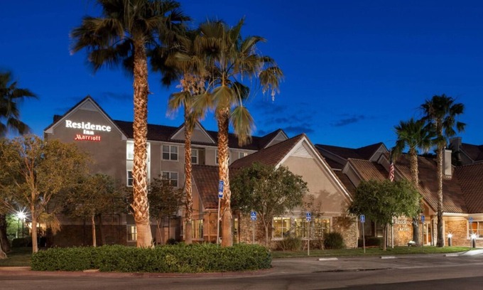San Bernardino Casa | Spacious Studio w/ Full Kitchen, Continental Breakfast, Self Parking & Gym!