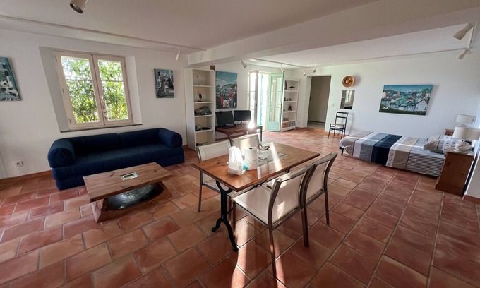 Montauroux Apartamento | Spacious studio within walking distance of the village of Montauroux