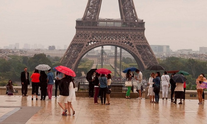 Auteuil Apartamento | SPACIOUS STUNNING SEINE RIVER VIEW/ BALCONIES/ CHAILLOT EIFFEL TOWER LOUVRE AC