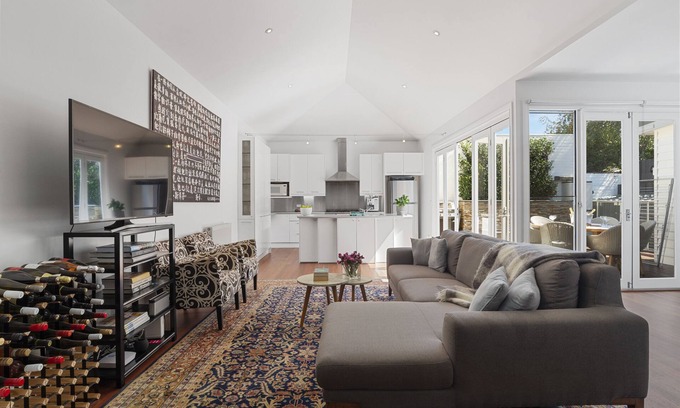 South Melbourne Casa | Spacious, Stylish Home in Amazing Albert Park Location