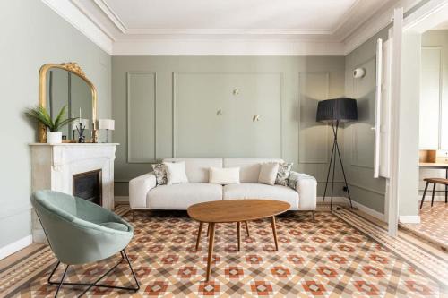 Dreta de l'Eixample Apartamento | Spacious Stylish 4-bedroom Modernist Apartment
