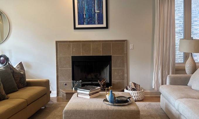 Wicker Park Casa | Spacious & Stylish Home with Garage + Rooftop Deck. 10 min Walk to Train.