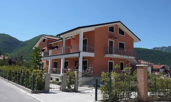 Villa Latina Apartamento | Spacious Apartment Sleeps 6 Tranquil Surroundings