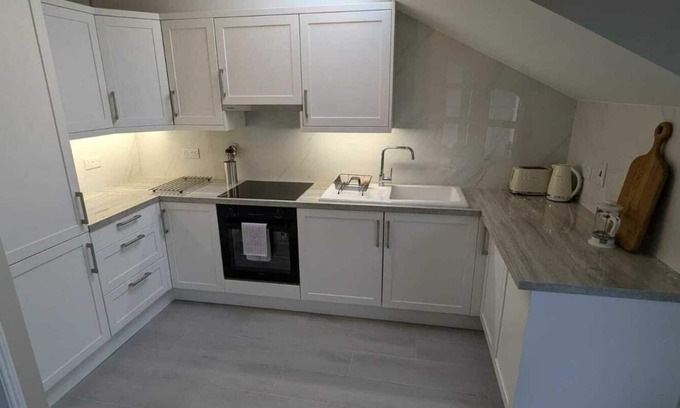 Malahide Apartamento | Spacious & stylish, upgraded 1BD @ Malahide Marina