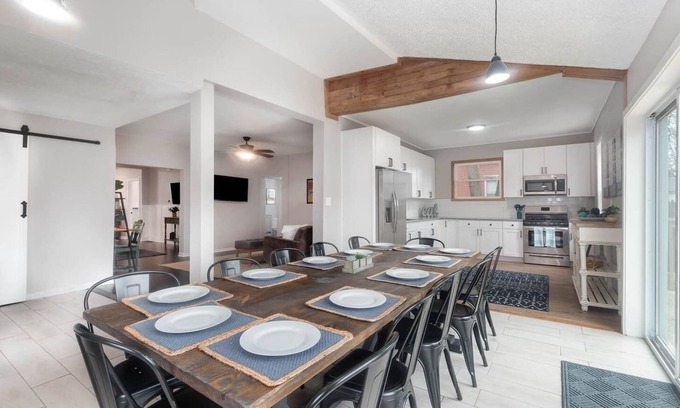 Michigan City Casa | Spacious Superior: The perfect relaxation getaway!