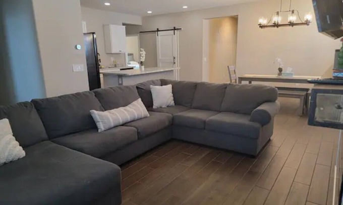 Surprise Casa | Spacious Surprise Home with office and gym. 30 mins from Lake Pleasant!