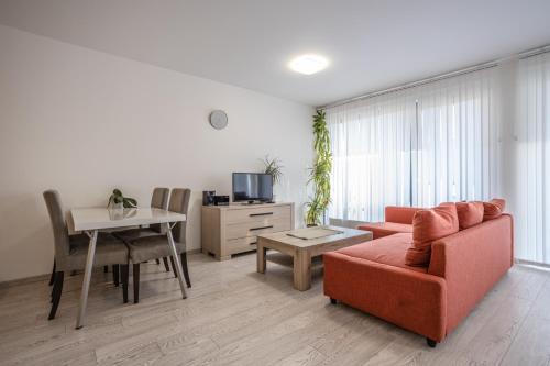 Karlin Apartamento | Spacious Terrace Apartment with free private parking