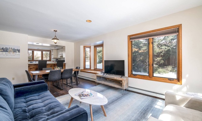 Steamboat Springs Casa | Spacious TH/Walk to Town/Near Bus in Quiet Area+ Garage-Grill-W/D-Pets OK-Rent as 5bd/4ba w/other TH