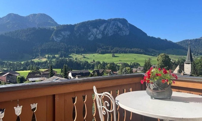 Chateau-d'Oex Apartamento | Spacious Three Bedroom Apartment With Stunning Views