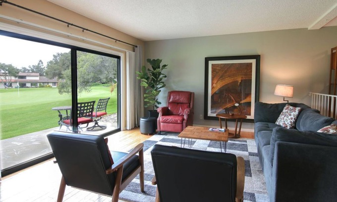 Vandenberg Village Condominio | Spacious three bedroom Vandenberg Village condo in Santa Barbara's wine country