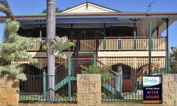 Amity Point Apartamento | Spacious top floor 4 bedroom unit - walking distance to beach