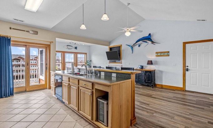 Manteo Condominio | Spacious Top Floor Condo With Amazing Views