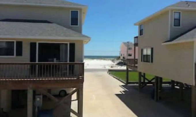 Gulf Shores Casa | Spacious Townhome Steps To Ocean or Lagoon- Partial Ocean Views, POOL