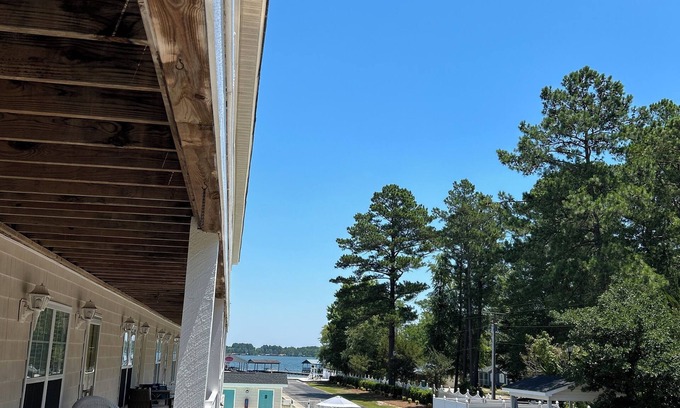 White Lake Casa | Spacious townhome in private community with community pool and lake access