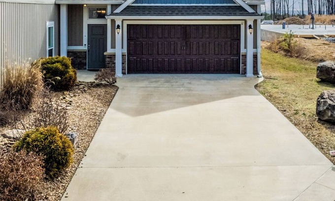 Fairfield Bay Casa | Spacious Townhouse with Stunning Views