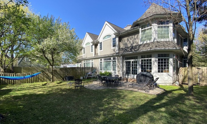 Tenafly Casa | Spacious Townhouse in quiet upscale Tenafly, NJ
