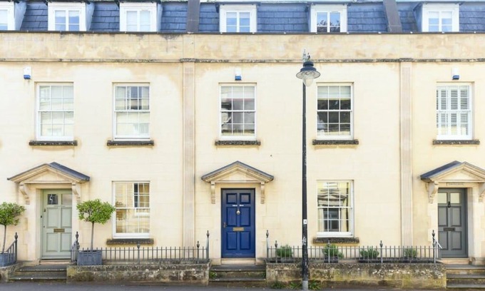 Wells Casa | Spacious Townhouse, Private Parking, Central Wells