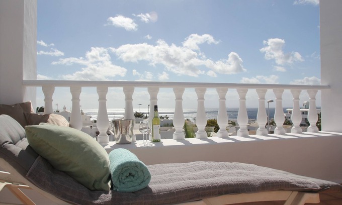 Puerto del Carmen Casa | Amplia casa, cerca de la playa con terraza privada y vistas al mar