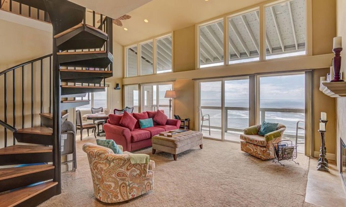Otter Rock Apartamento | Spacious Two-Level Ocean-View Villa with Loft