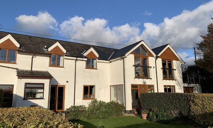 Llanddona Casa | Spacious Ty Adeiladwr Cwch, with stunning mountain views near Red Wharf Bay