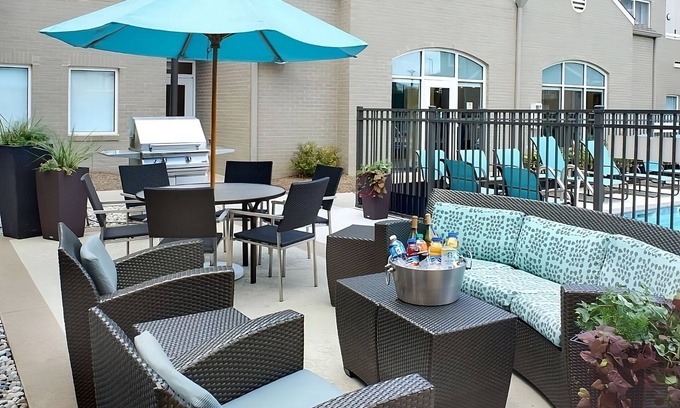 Warren Hotel | Spacious Unit Near Detroit Attractions, Full Kitchen w/ Free Breakfast!
