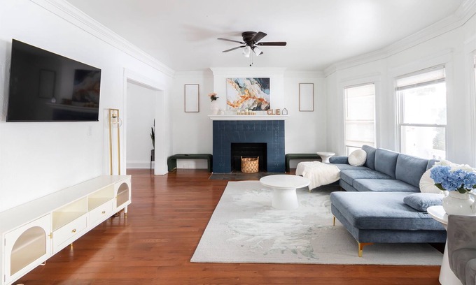 Cleveland Casa | Spacious University Circle 6BR Gem w/ Game Room
