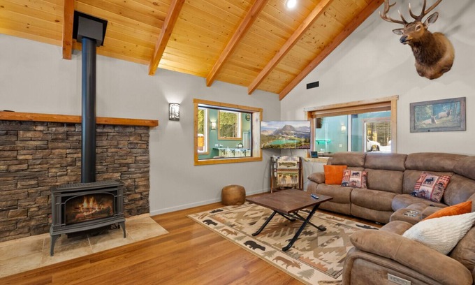 Coram Cabina | Spacious, Updated Lodge-Minutes to Glacier Park!