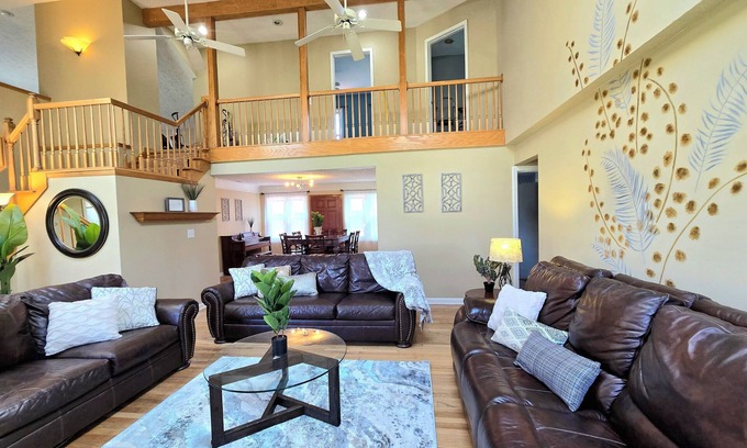 Olmsted Falls Casa | Spacious, Updated, 5BR 3BA, Game room, First Floor 3BR 2BA