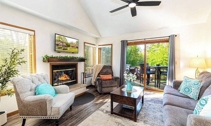 The Galena Territory Villa | Spacious Updated Villa w/2 King Beds, Pool steps away, Near Spa, Golf, Trails