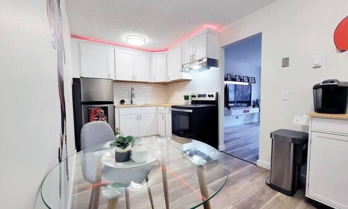 Canton Apartamento | Spacious Upgraded Private HOF Apt - 7 minute walk