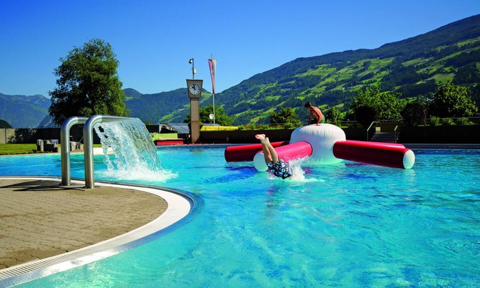 Fuegen Apartamento | Spacious holiday apartment for 10-12 people 500m from the Spieljochbahn