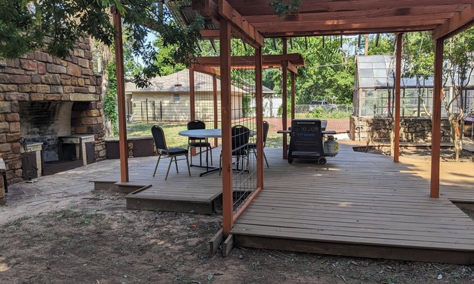 Vernon Casa | Spacious Vernon Estate: Large Pool, Covered Deck/BBQ grill, One of a Kind