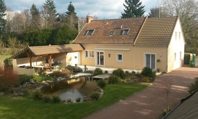Le Mans Cabaña | Villa espaciosa con piscina natural, cerca del centro de la ciudad y del circuito de Le Mans
