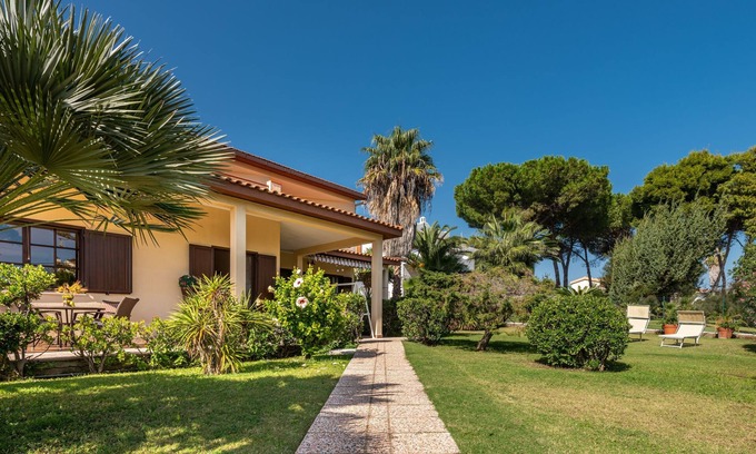 Sarroch Villa | Amplia villa Ro con vistas al mar, vistas a la montaña, Wi-Fi, balcón