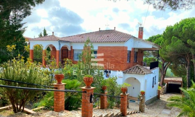 Vidreres Villa | Spacious villa sleeps 20, swimming pool, tennis court, mini-golf course, garden, barbecue,...