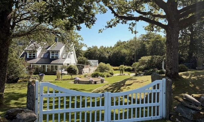 Strand Villa | Spacious Villa w/ Boat, Greenhouse & 4,000 m² Garden w/ Majestic Oak Trees