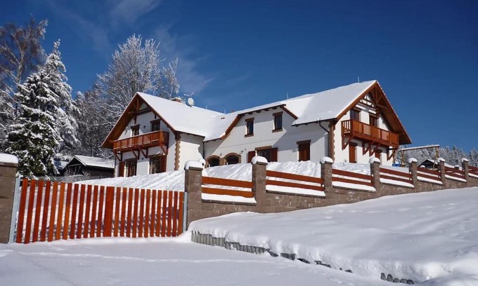 Lipno nad Vltavou Villa | Spacious Villa with Sauna and Garden