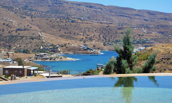 Koundouros Villa | Amplia villa con piscina en la zona de Koundouros, Kea