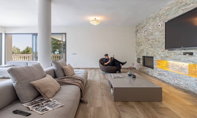 Son Vida Villa | Spacious vill with great views, pool, jacuzzi and entertainment areas