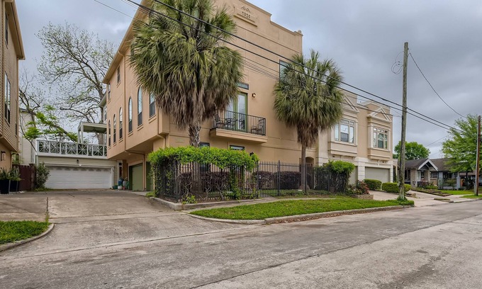 Montrose Casa | Spacious Vintage Townhome in The Heart of Houston!