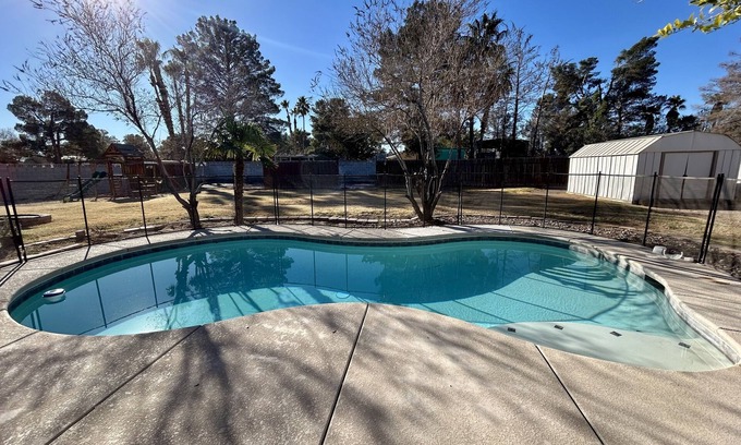 Las Vegas Casa | Spacious w/ pool, Volleyball, & more! 12 guests