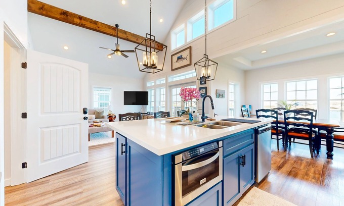 Freeport Casa | Spacious water view home full of nautical charm - balcony, grill, chef's kitchen