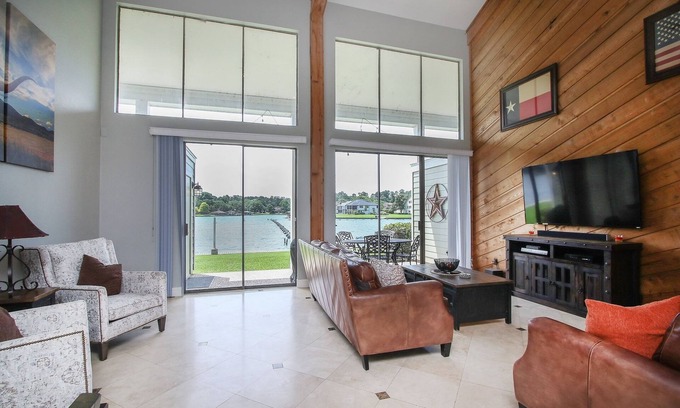 April Sound Condominio | Amplio condominio waterfronont en el lago Conroe