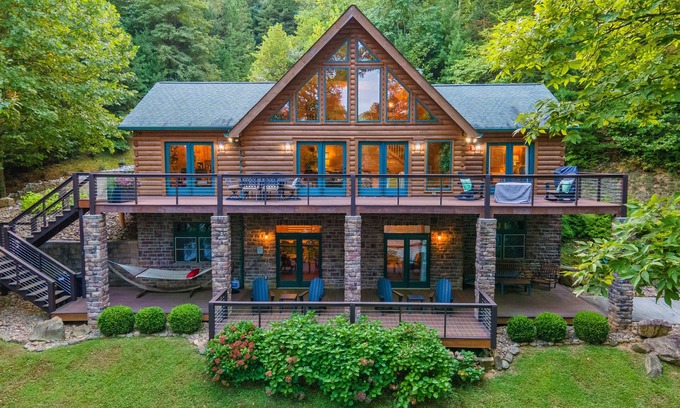 Big Creek Cabina | Spacious waterfront property with deck, hot tub, kayak, fireplace, & central AC