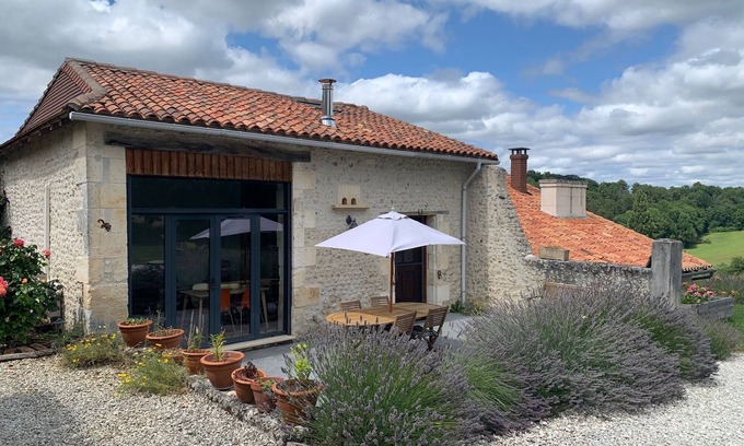 Juignac Cabaña | Spacious, well-equipped country cottage in a peaceful rural setting.
